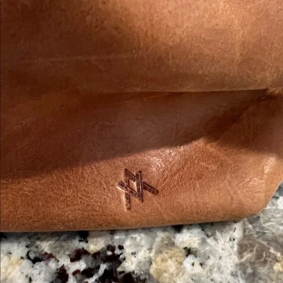 Large Elevate People Brown Leather Bucket Bag with Tassel - Picture 3 of 10